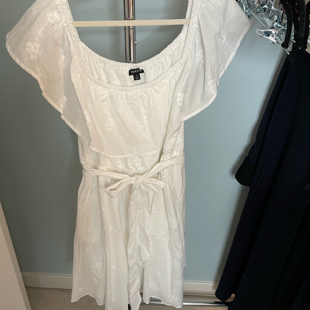 Torrid white eyelet tie waist dress size 1 (1X/14-16)